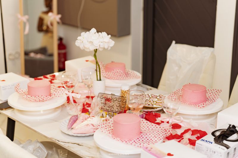 Océane en train de décorer un gâteau — atelier 444