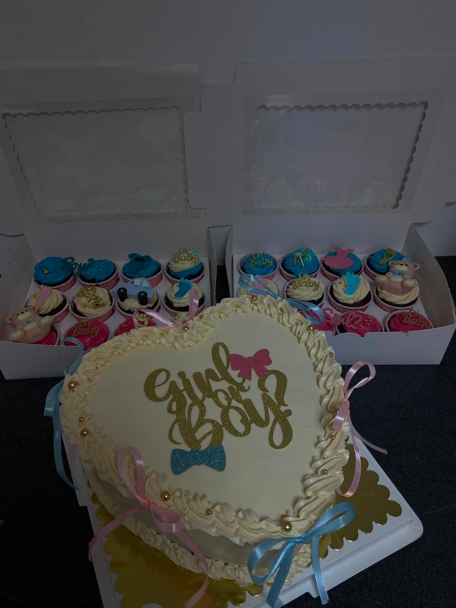 Heart Cake 15 parts + 24 cupcakes
